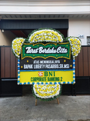 Papan Bunga Duka di Pasar Manggis