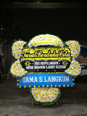 Papan Bunga Duka di Pasar Manggis