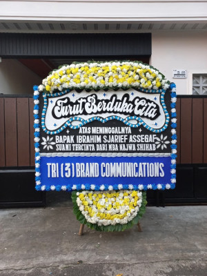 Papan Bunga Duka di Pasar Manggis